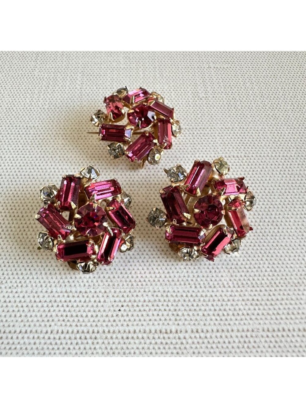 Vintage Pink Rhinestone Brooch Pendant Earrings Set Mid Century Demi Parure